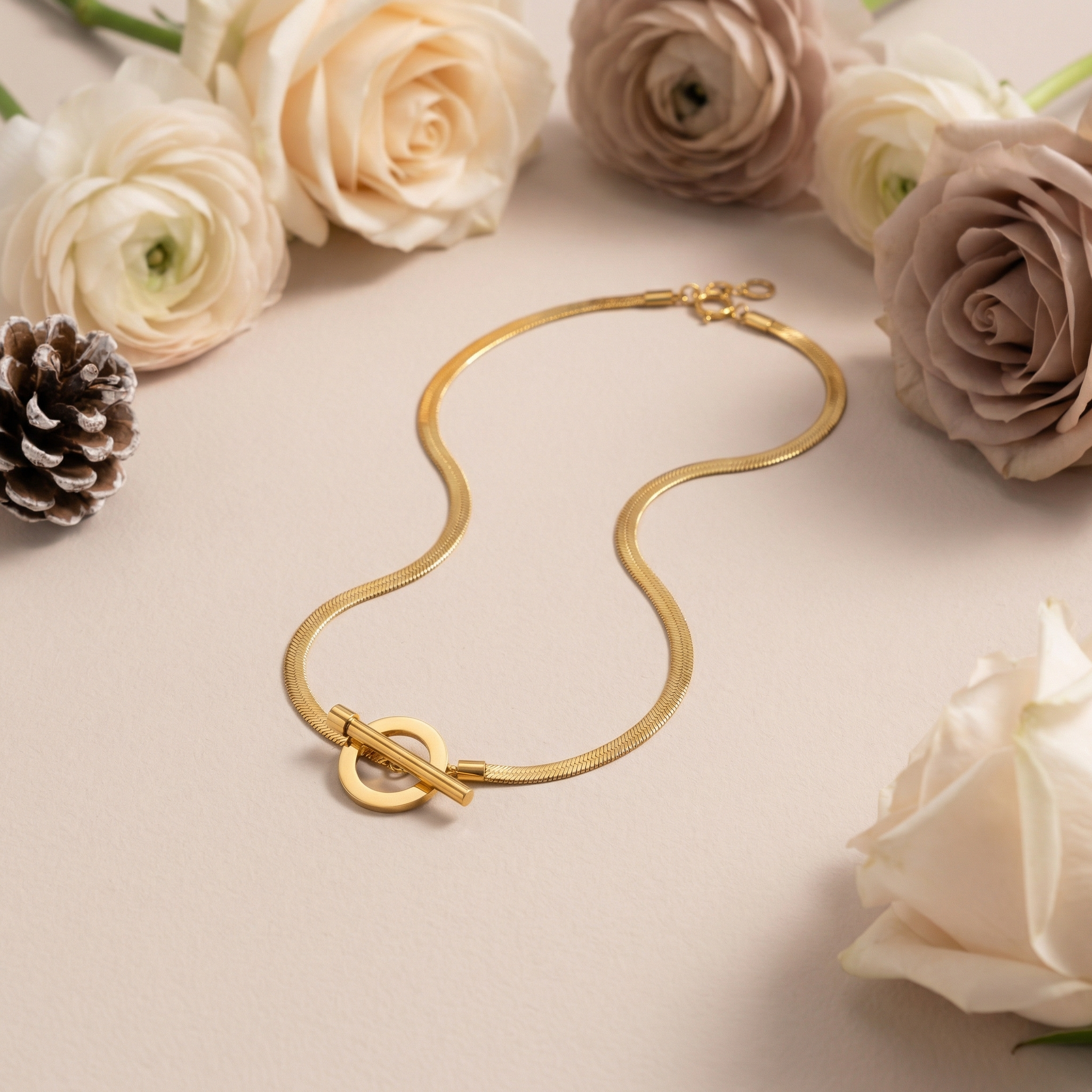 Golden Loop Minimal 18 Carat Gold Finished PVD Coated Anti-Tarnish Necklace