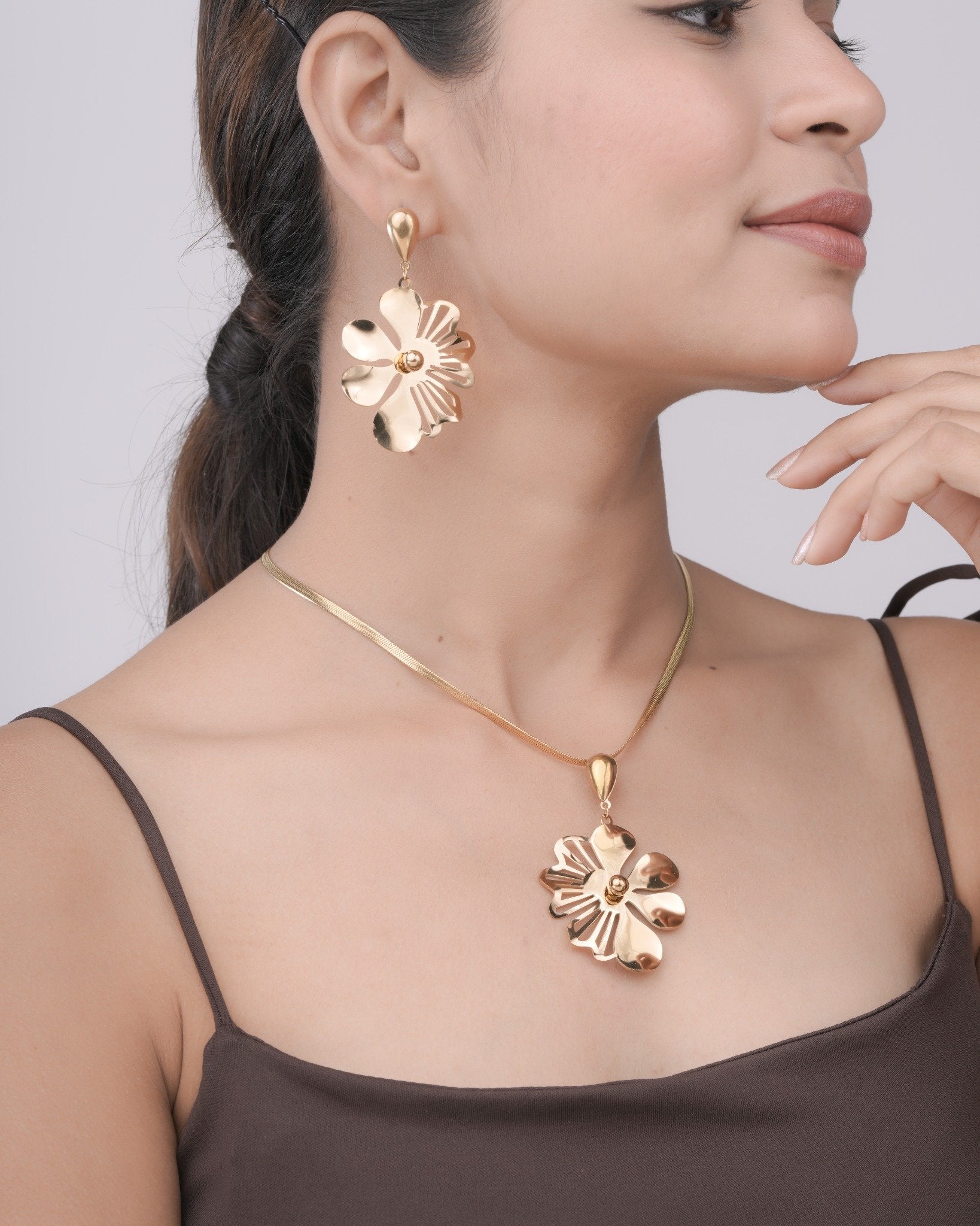 Golden Petal Grace 18 Carat Gold Finished PVD Coated Anti-Tarnish Set