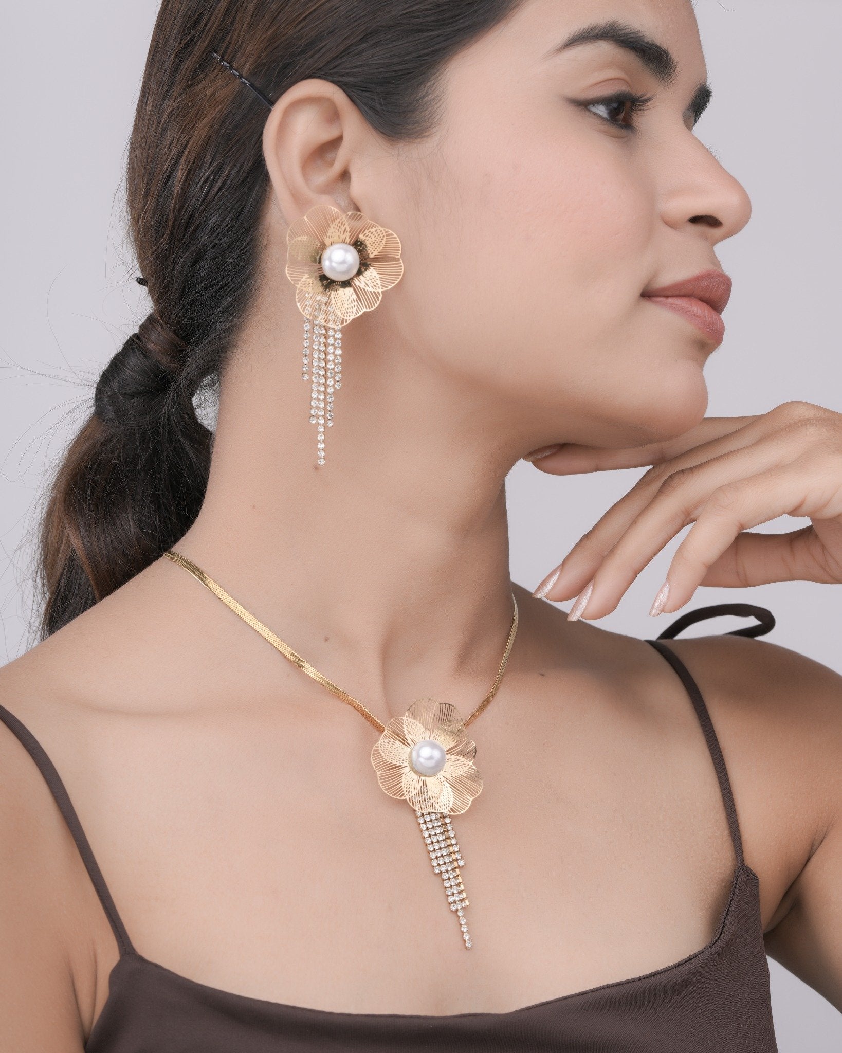 Pearl Radiance Bloom 18 Carat Gold Finished PVD Coated Anti-Tarnish Set