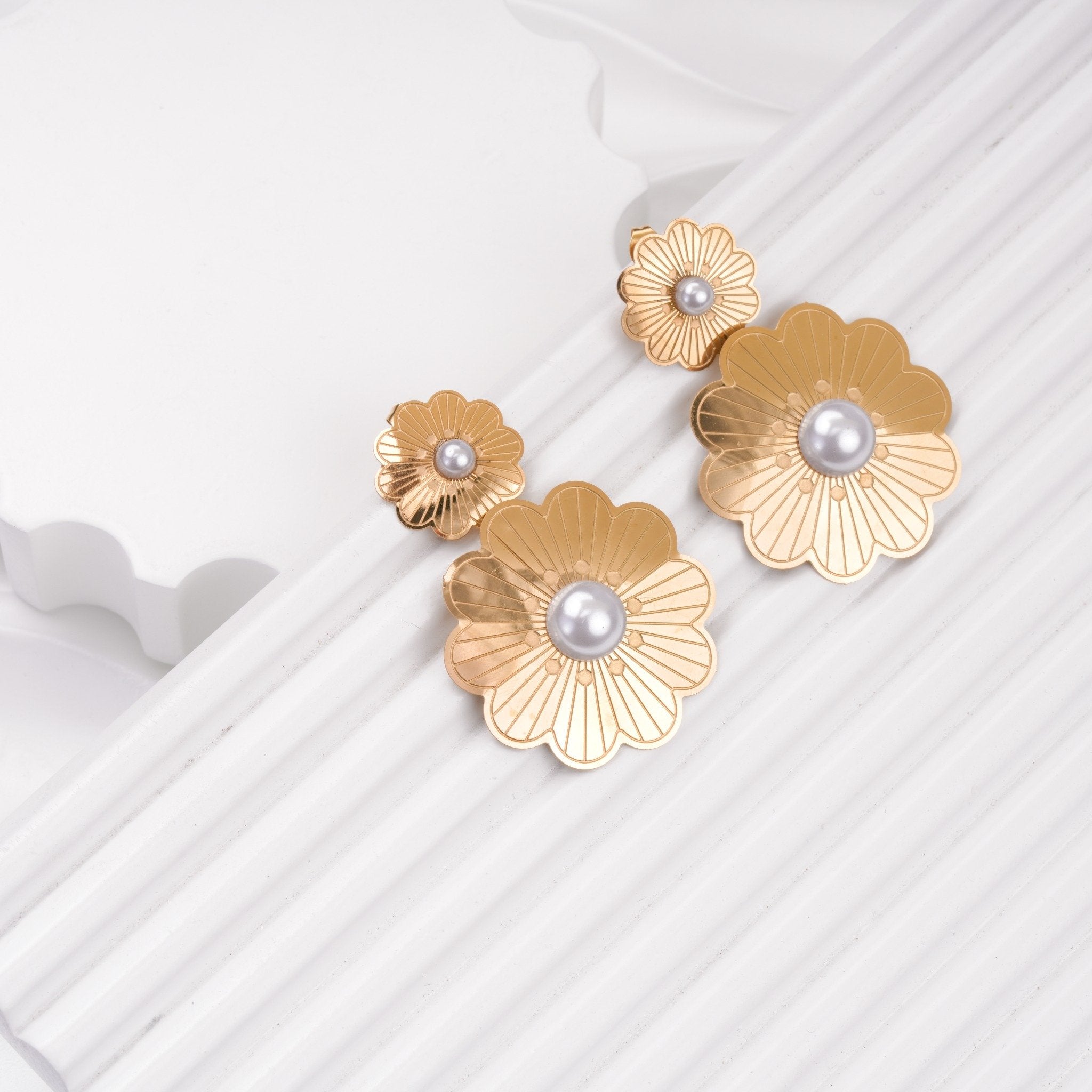 Éclat Blossom Pearl 18 Carat Gold Finished PVD Coated Anti-Tarnish Earrings