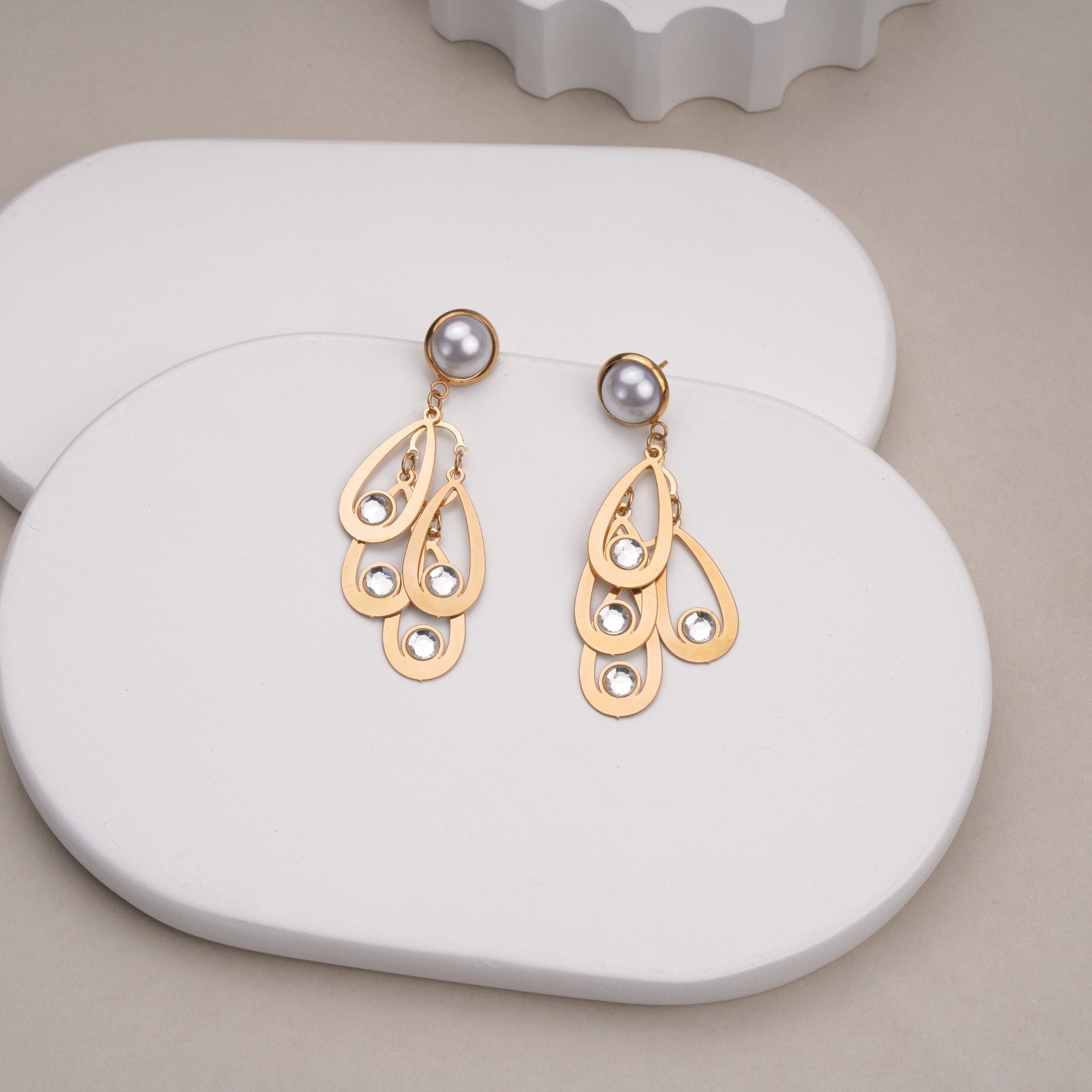 Élise Cascade Pearl 18 Carat Gold Finished PVD Coated Anti-Tarnish Earrings