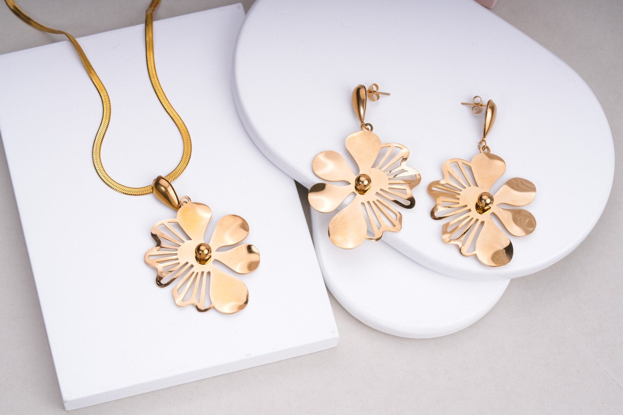 Golden Petal Grace 18 Carat Gold Finished PVD Coated Anti-Tarnish Set