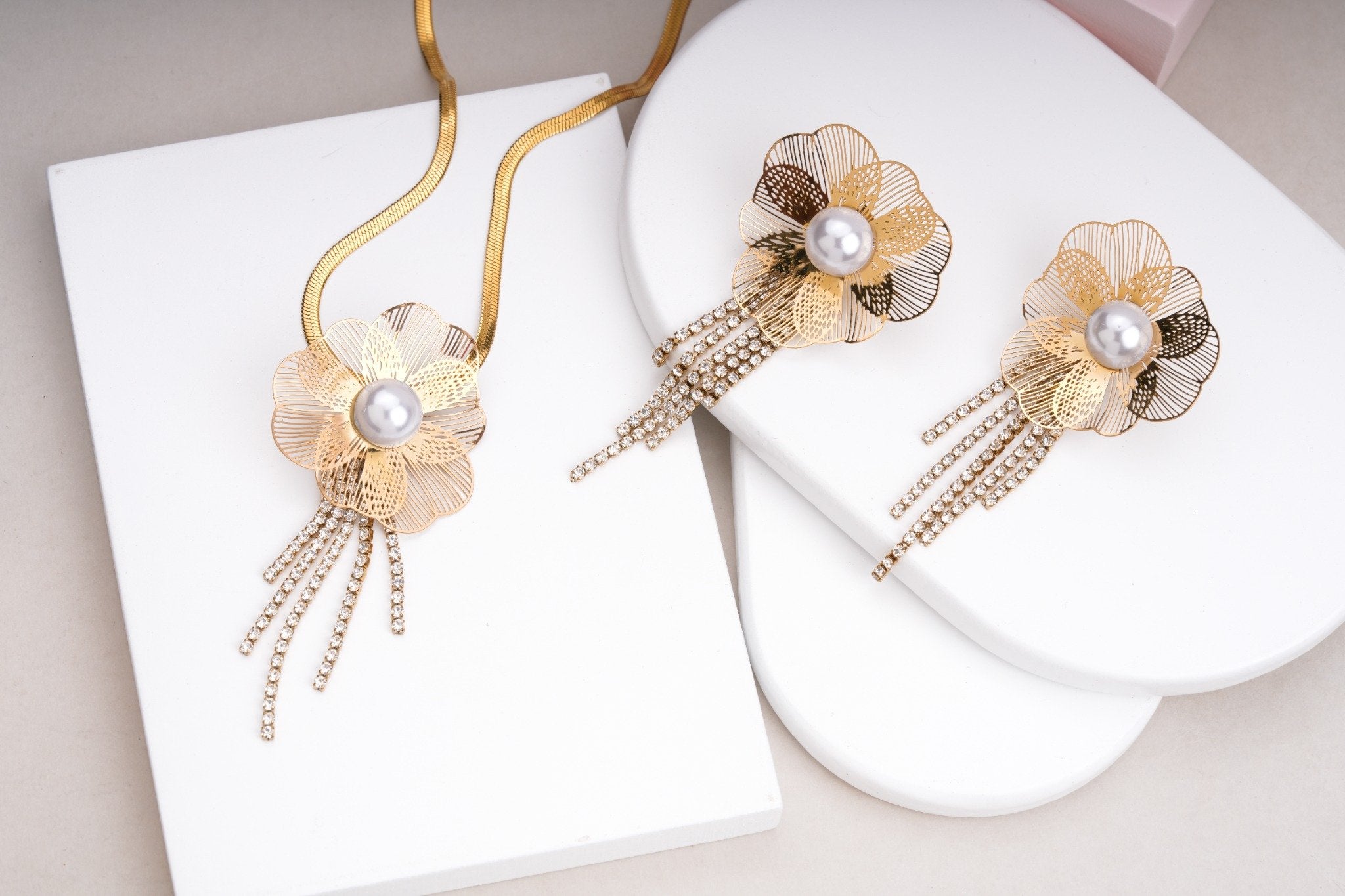 Pearl Radiance Bloom 18 Carat Gold Finished PVD Coated Anti-Tarnish Set